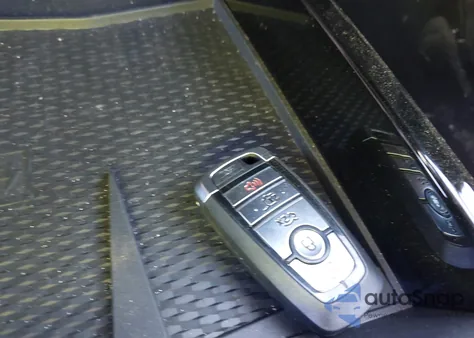 2025 Ford Mustang Mach-E Premium z USA, uszkodzony, nr VIN 3FMTK3R7XSMA30434